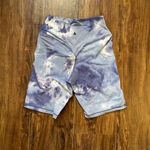 Cloud Biker Short in Monsoon Print Athleisure Brand Vitality. Greta Condition